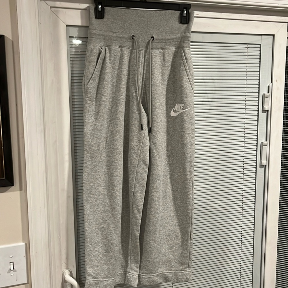 Nike cropped high waist wide leg work out pants , size Small